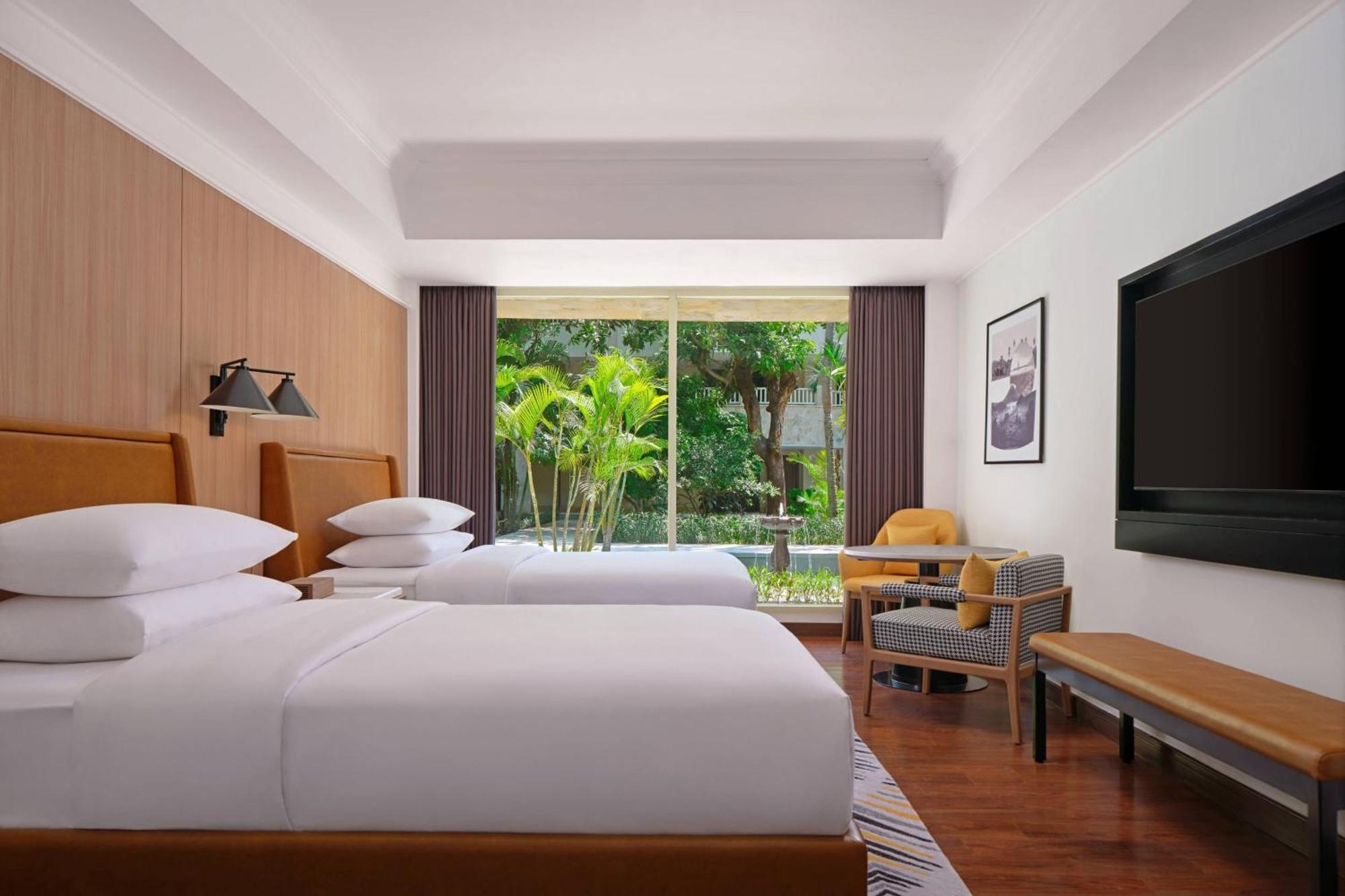 Sheraton Jakarta Soekarno Hatta Airport Tangerang Exterior photo