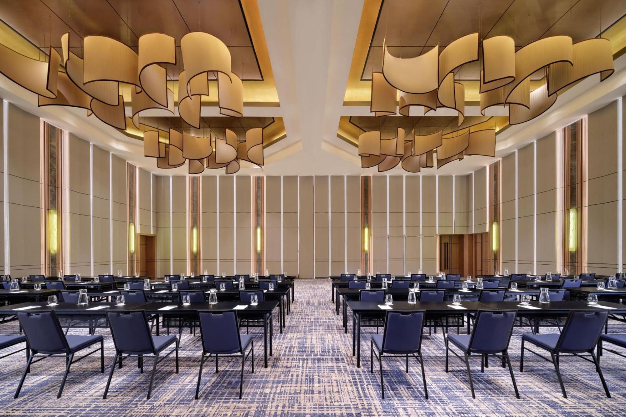 Sheraton Jakarta Soekarno Hatta Airport Tangerang Exterior photo