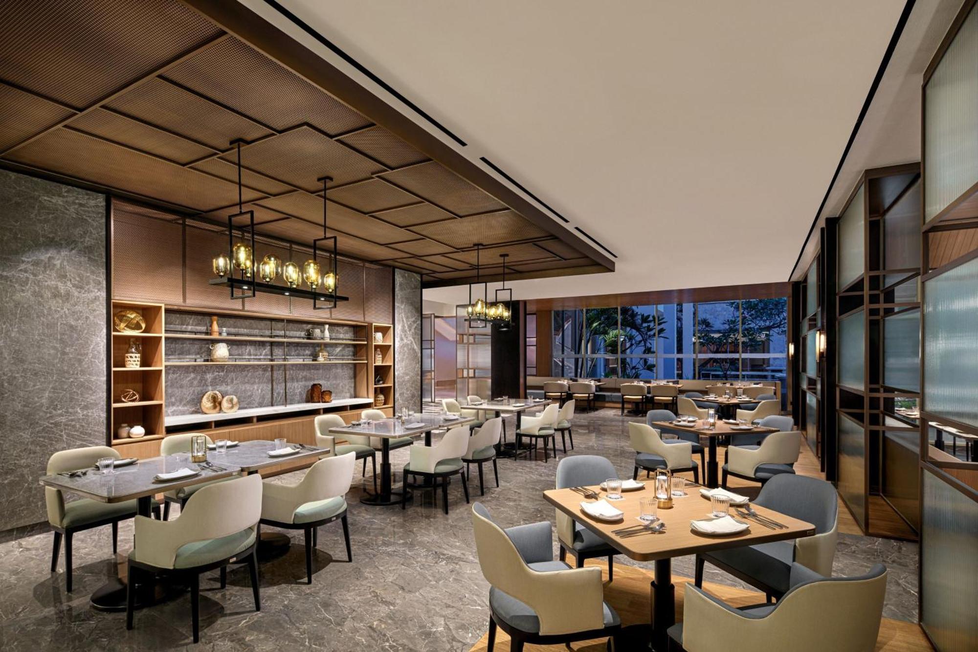 Sheraton Jakarta Soekarno Hatta Airport Tangerang Exterior photo